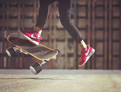 Now, everybody can enjoy the feeling of riding skateboard with Airwheel electric skateboard M3.