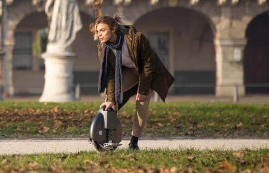 La destacada actuación de Airwheel X8 auto-equilibrio scooter eléctrico será de interés para aprenderlo. 